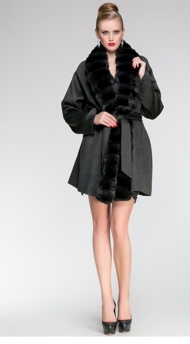 Стильное женское пальто с меховой отделкой осень-зима 2019-2020